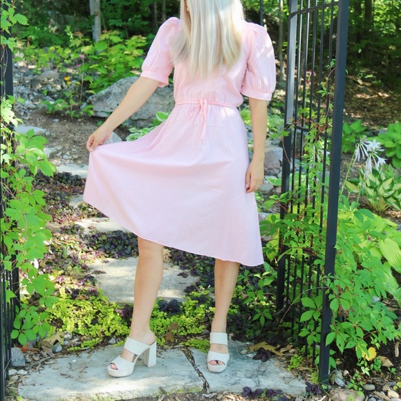 50's style baby pink pinstripe dress - Picture 2 of 8
